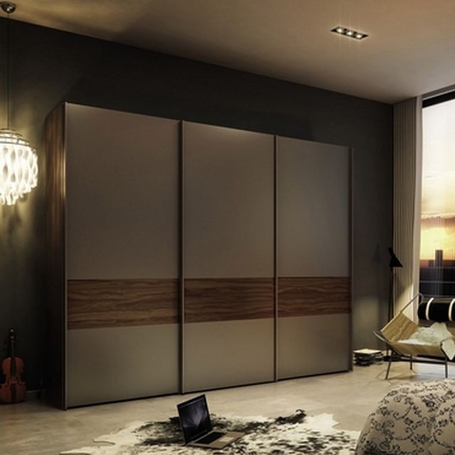 Tổng hợp 10+ mẫu tủ quần áo cửa lùa đẹp, hiện đại 8 Ảnh 7: Tủ cánh lùa thiết kế 3 cánh