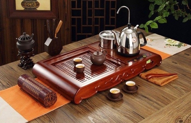 Bàn trà điện tiện lợi cho người yêu trà đạo