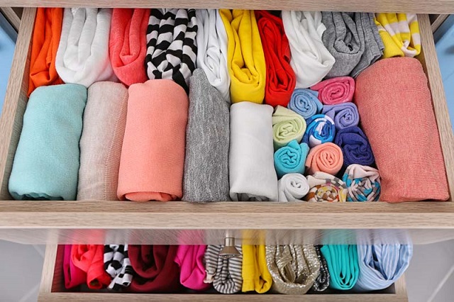 Chia ngăn tủ quần áo thành các ngăn nhỏ để đựng đồ