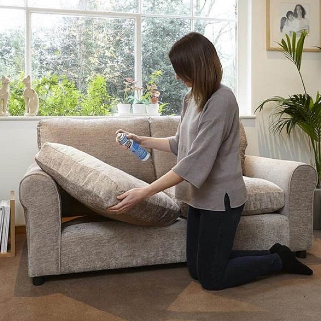 Sử dụng dung dịch giặt ghế sofa nỉ là cách rất hiệu quả để vệ sinh ghế sofa