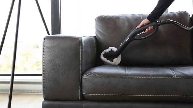 Bỏ túi 7 cách vệ sinh ghế sofa da cực kỳ nhanh chóng, hiệu quả 3 Vệ sinh ghế sofa bằng máy hút bụi là cách đơn giản mà hiệu quả
