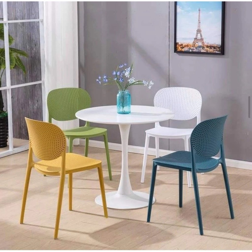 Bộ bàn ghế cafe nhựa có màu sắc đa dạng, trọng lượng nhẹ