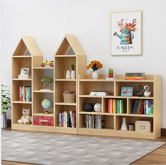 Kệ trang trí hình ngôi nhà 4 tầng bằng gỗ có thể để sách, đồ dùng học tập, phù hợp sử dụng ở lớp học, phòng làm việc