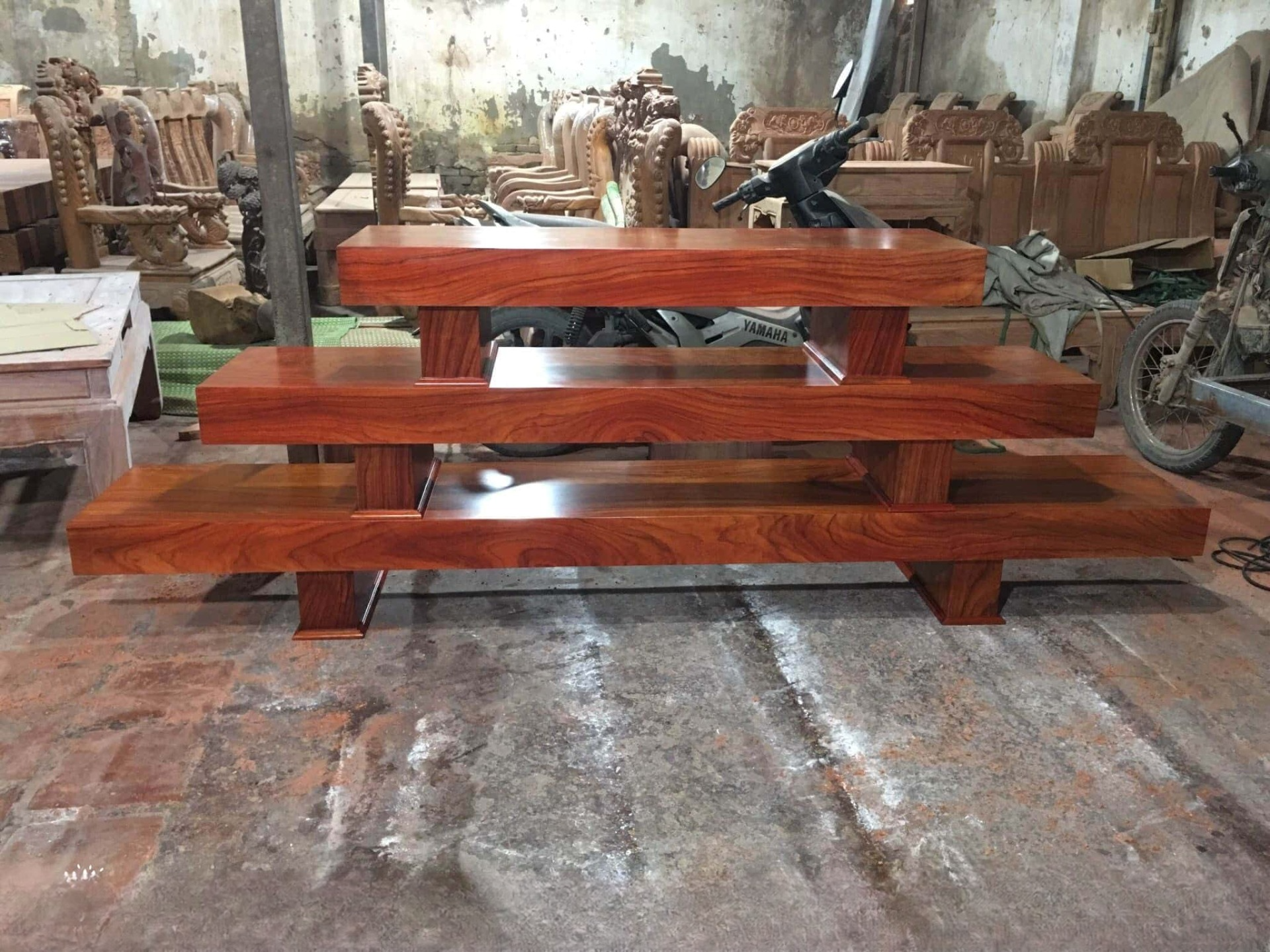Kệ tivi nguyên khối 3 tầng gỗ Hương Đỏ
