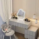 Bàn trang điểm Hàn Quốc màu trắng, gương LED viền uốn lượn xinh xắn - BTDVP59