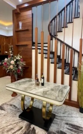 Bàn ăn mặt đá cao cấp - Chân vòng mạ vàng, mặt đá vân marble tinh tế - BAVP09