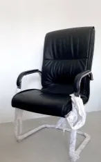 Ghế chân quỳ bọc da đen văn phòng - GCQVP29