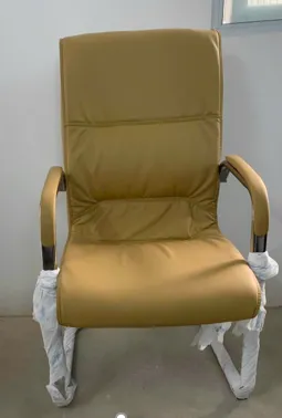 Ghế chân quỳ bọc da vàng văn phòng - GCQVP28