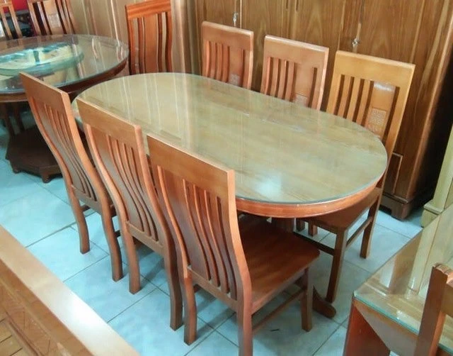 Bàn ăn hình oval chế tác từ gỗ tự nhiên Bàn ăn hình oval chế tác từ gỗ tự nhiên