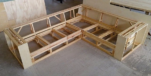 Đóng khung ghế sofa cẩn thận Đóng khung ghế sofa cẩn thận