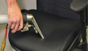 Lưu ý gì khi vệ sinh ghế văn phòng?