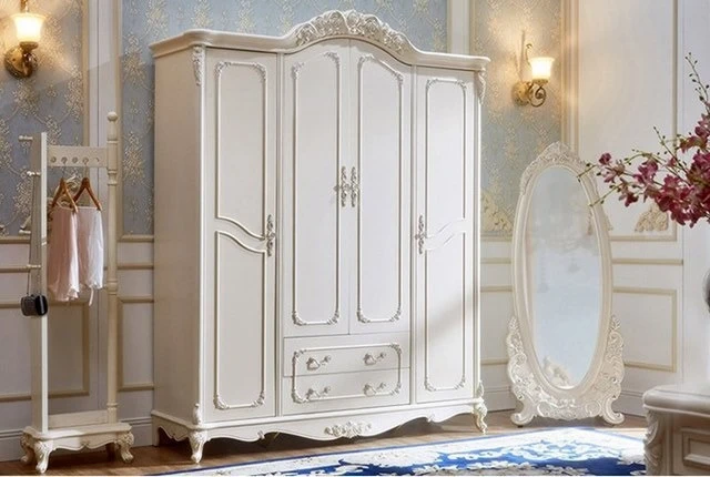 Một chiếc tủ quần áo thiết kế theo phong cách tân cổ điển Một chiếc tủ quần áo thiết kế theo phong cách tân cổ điển