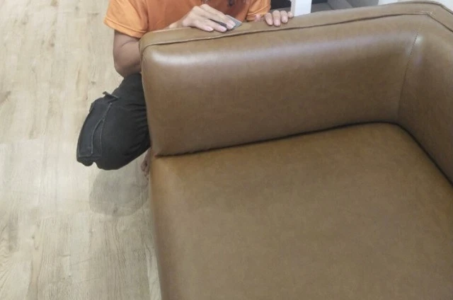 Sửa ghế sofa da bị phai màu Sửa ghế sofa da bị phai màu