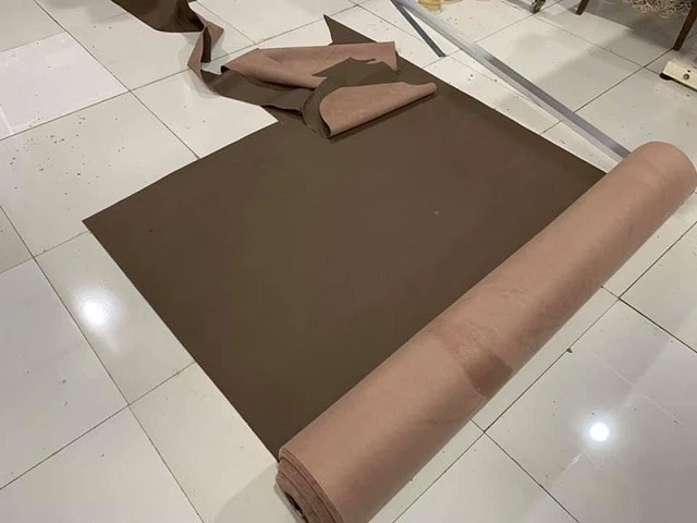 Tiến hành cắt da may áo bọc ghế sofa Tiến hành cắt da may áo bọc ghế sofa