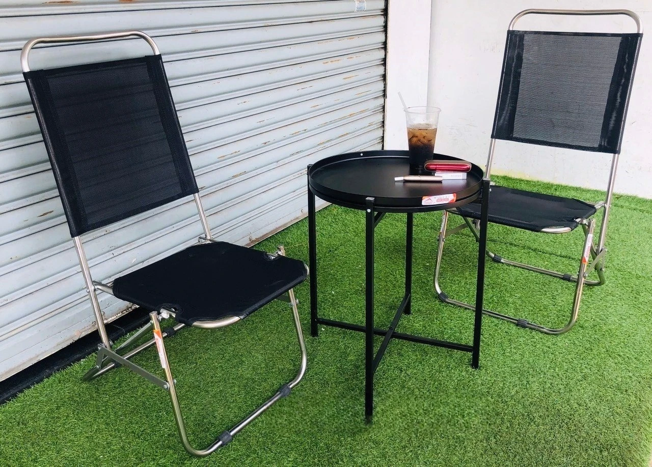 Bàn ghế cafe inox kiểu dáng đơn giản có thể gấp gọn cực kì tiện lợi, thuận tiện cho việc mang đi mang lại Bàn ghế cafe inox kiểu dáng đơn giản có thể gấp gọn cực kì tiện lợi, thuận tiện cho việc mang đi mang lại