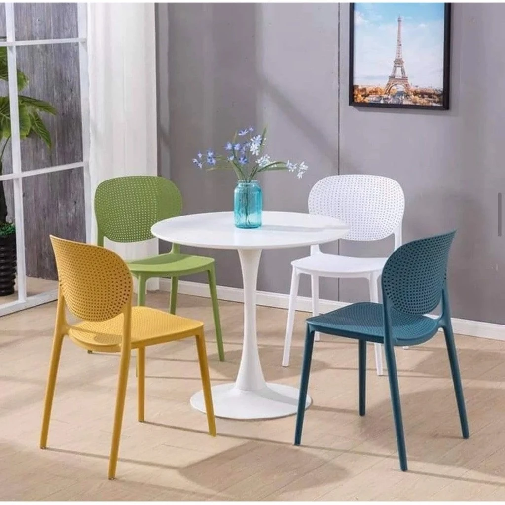 Bộ bàn ghế cafe nhựa có màu sắc đa dạng, trọng lượng nhẹ Bộ bàn ghế cafe nhựa có màu sắc đa dạng, trọng lượng nhẹ