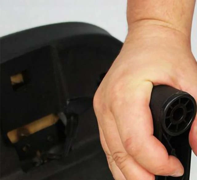 Cách tháo bánh xe ghế xoay dễ dàng